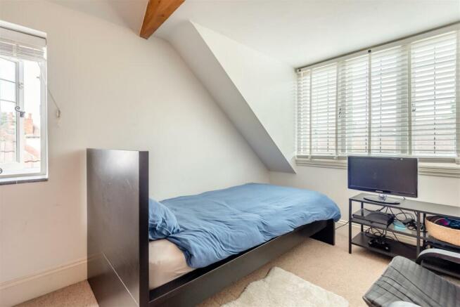 8608382-interior24.jpg