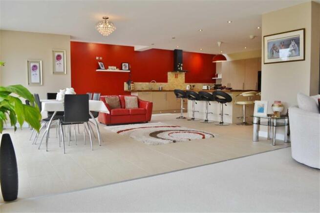 LIVING KITCHEN