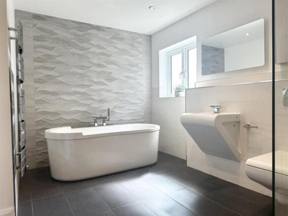 Bathroom 2.jpg