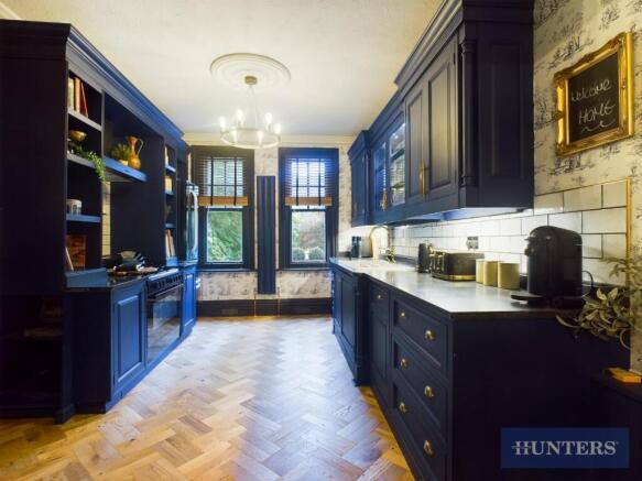 3 bed Apartment to rent Image 8