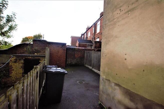 2 bed Terraced to rent Image 8