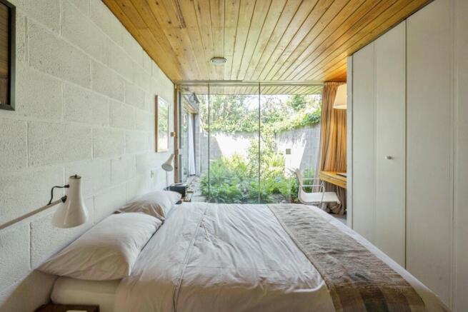 4 bed Bungalow for sale Image 12