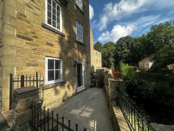 4 bed Town House to rent Image 8