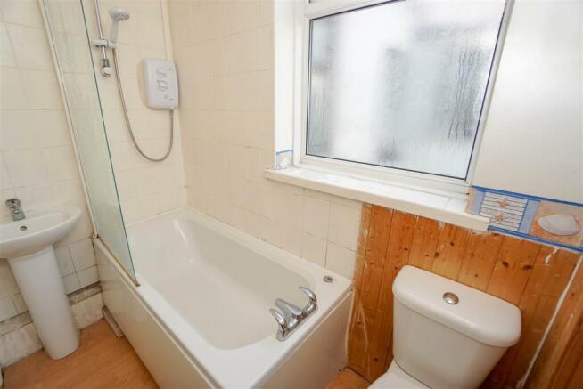 BATHROOM (1 of 1).jpg