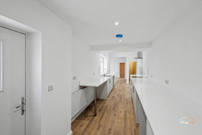 4 bed Terraced to rent Image 4