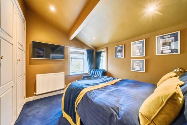 4 bed Cottage for sale Image 8