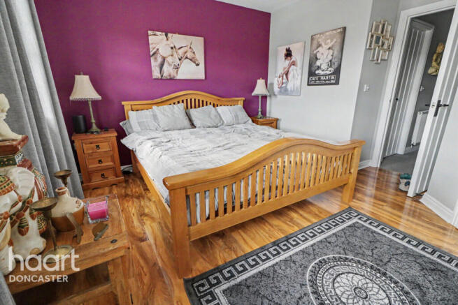 4 bed Town House for sale Image 12