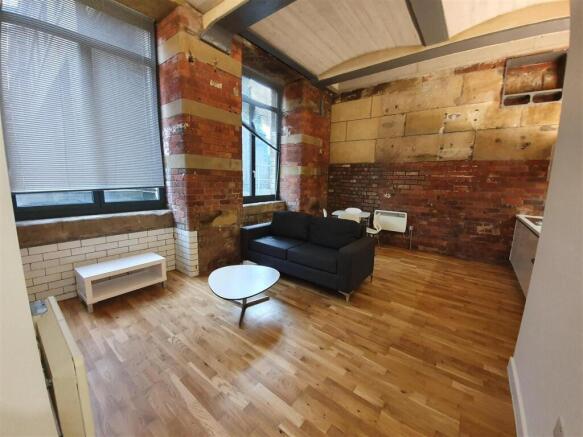 Kitchen / Lounge