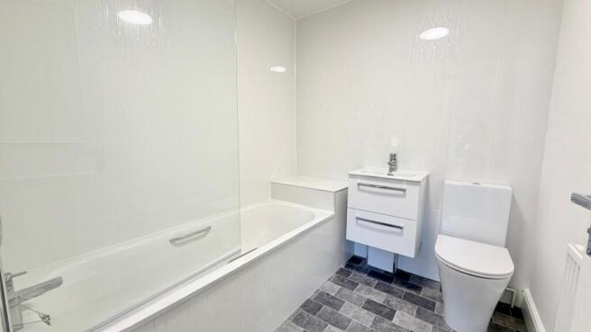 2 bed Apartment to rent Image 5