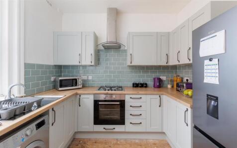 PERIOD PROPERTY IN POPULAR COWES LOCATION - Moorgreen Road, Cowes