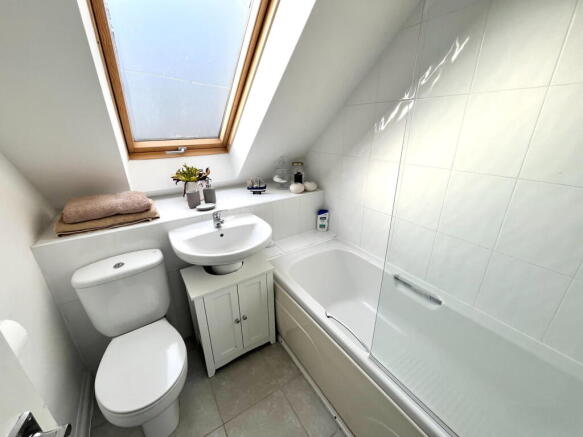 3 bed Detached to rent Image 12
