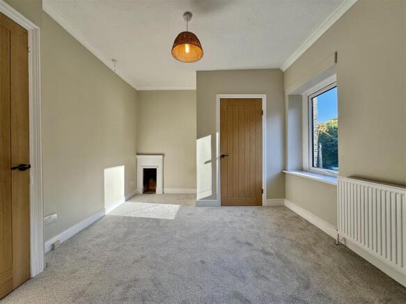 Taylor Hill Road, Taylor Hill, Huddersfield, HD4 6HR photo 4