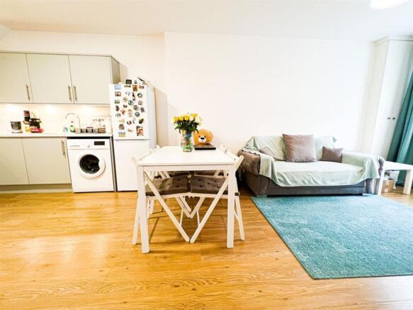 Capworth Str E10