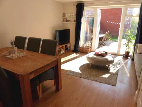 LIVING/DINING ROOM