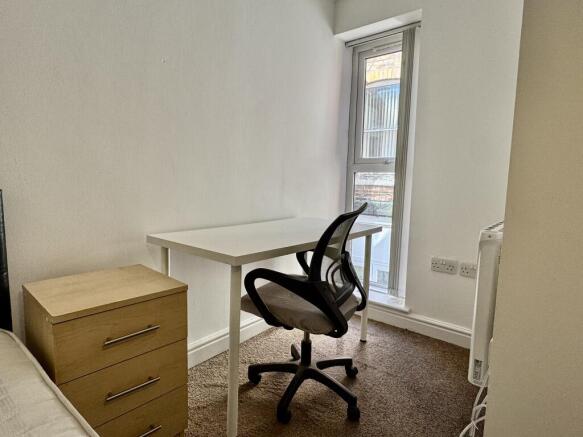 5 bed House of Multiple Occupation to rent Image 5