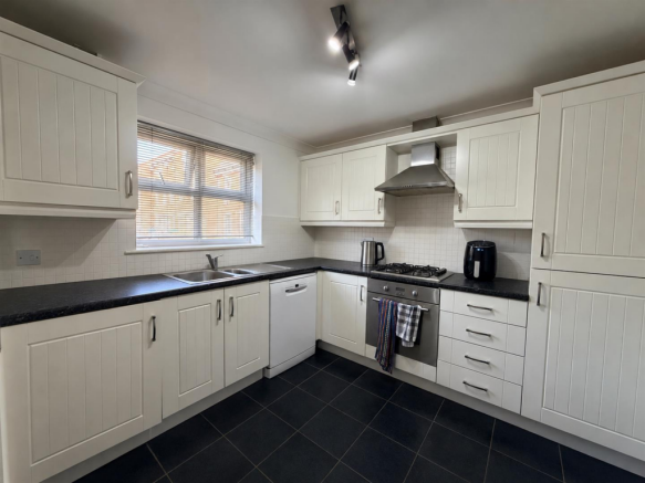4 bed House for sale Image 5