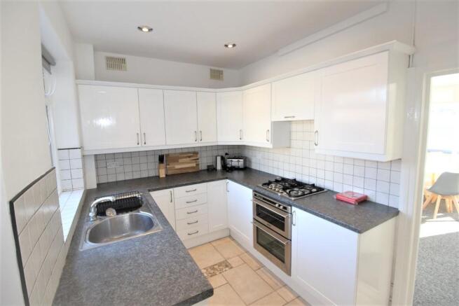 Kitchen (b)