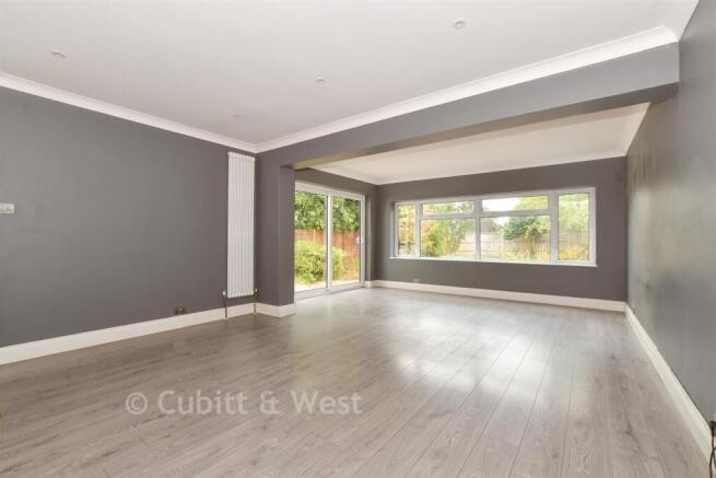 Lounge/Dining Room
