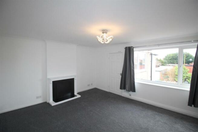 Sinclaire Court, 9 Lounge.JPG