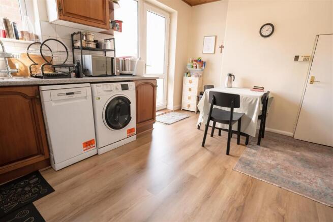 2 bed Semi-Detached for sale Image 7