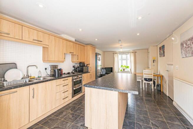 Kitchen to be used HMO Aylesbury.jpg