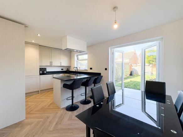 Kitchen dining-1.jpg