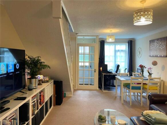 Lounge/Dining