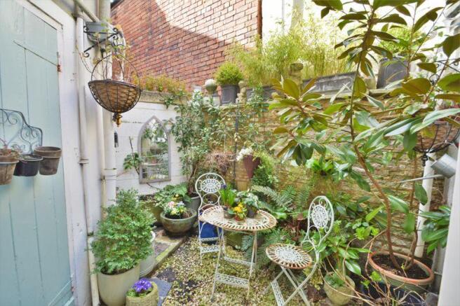 Courtyard garden