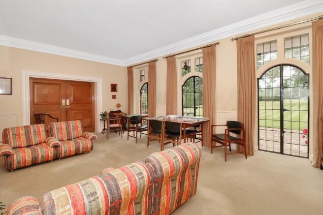 Sitting/dining room