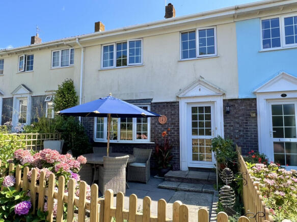 3 Bedroom Mid Terraced House for Sale