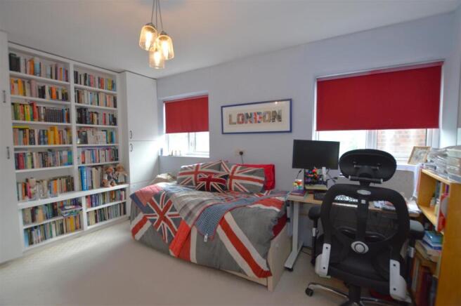 13 Carlton House bed2.JPG