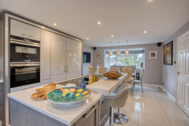Kitchen / Dining Room (2)
