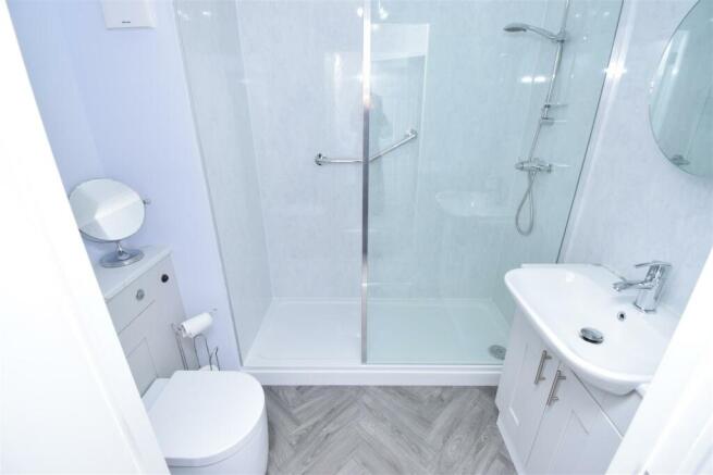 SHOWER ROOM.JPG