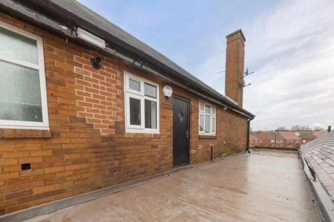 3 bed Flat to rent Image 5