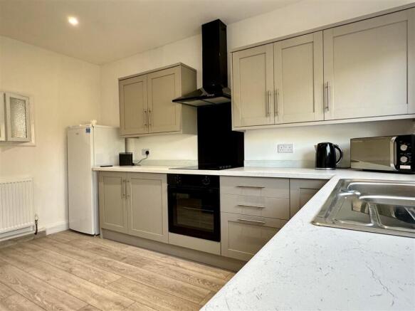 3 bed Detached to rent Image 5
