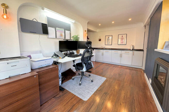 L-Shaped Kitchenette/Utility Room