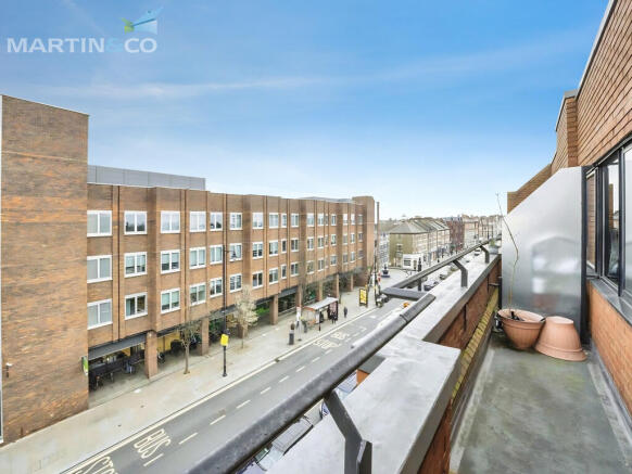 e50ab774-4f497398...