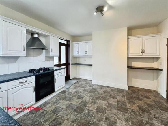3 bed Semi-Detached to rent Image 6