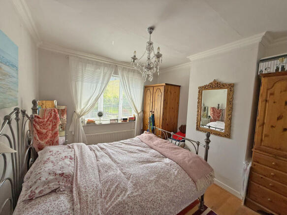 4 bed Semi-Detached for sale Image 10