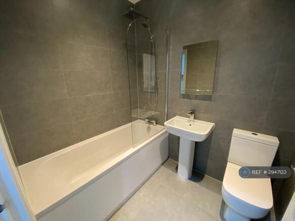 2 bed Flat to rent Image 5