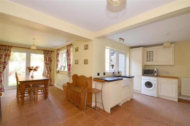 Kitchen/Dining Area