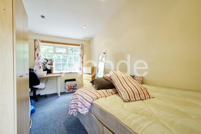 9 bed House to rent Image 6