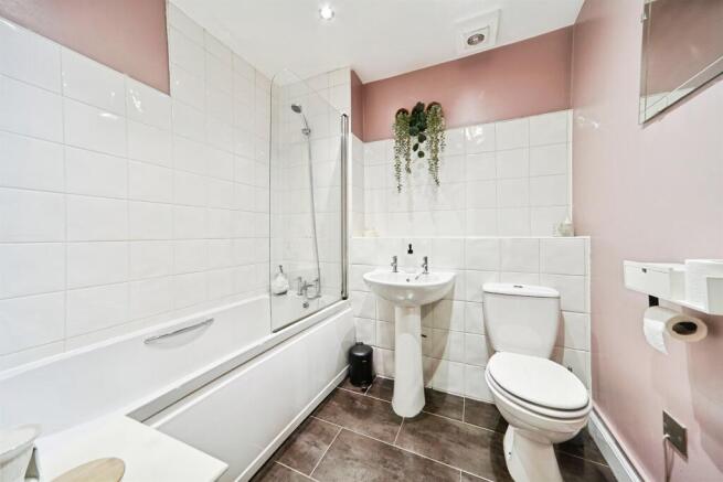 2 bed Apartment for sale Image 11