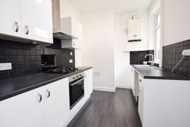 2 bed Semi-Detached to rent Image 4