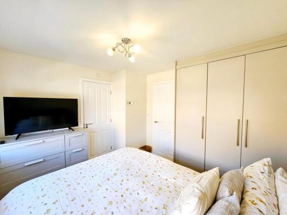 3 bed Semi-Detached for sale Image 10