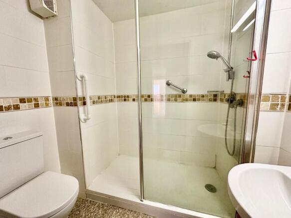 2 bed Apartment for sale Image 9