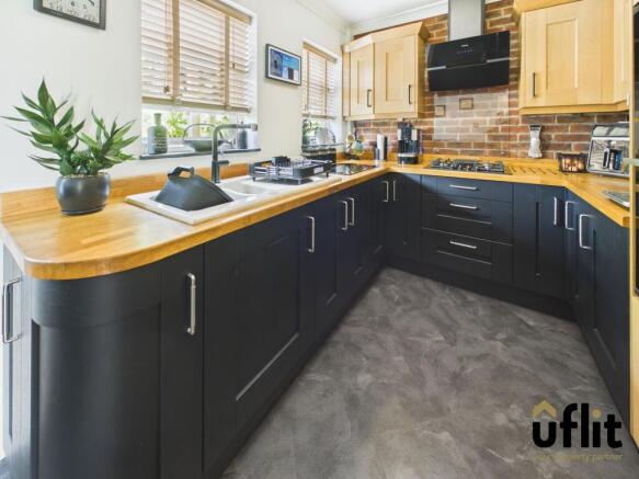3 bed Semi-Detached for sale Image 4