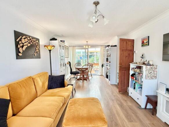 LOUNGE/DINING ROOM