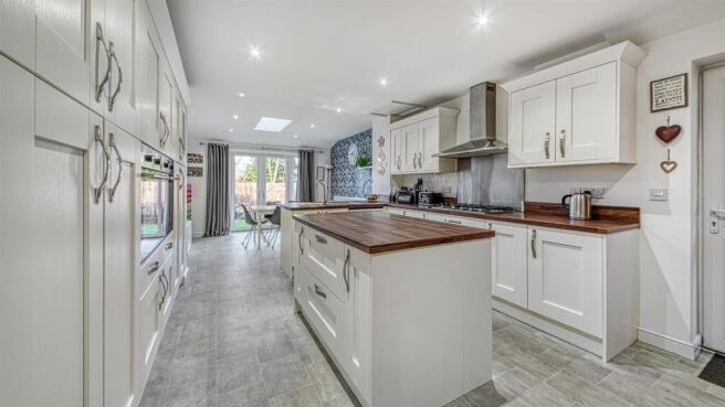 Balmoral Close, Littleover, Derby photo 3