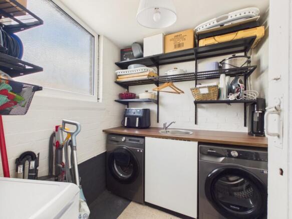 3 bed Semi-Detached for sale Image 12
